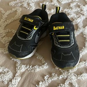 Light up Batman tennis shoes toddler boy size 6